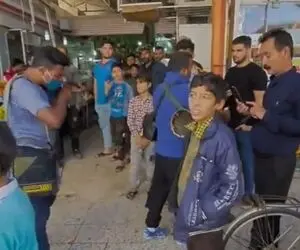 آواز شاد؛ ویولن نوازی این پسر تو بازار همه رو مات و مبهوت خودش کرد خرید یادشون رفت