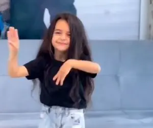 آواز اصیل؛ رقص ترکی یه ذره دختر که پاهاشو مثل جوجه تکون میده پایکوبی میره