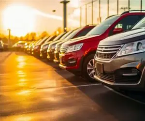 چرا در خیابان‌ها خبری از خودروهای وارداتی نیست؟/ بازار محصولات خارجی در اختیار دلالان