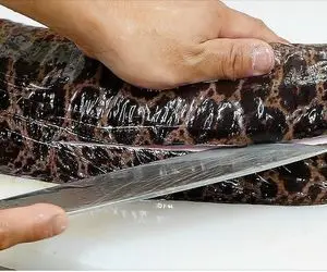 غذای خیابانی؛ مار کبری رو قد بند انگشت برش میده گیریل میکنه با لیمو سرو میکنه