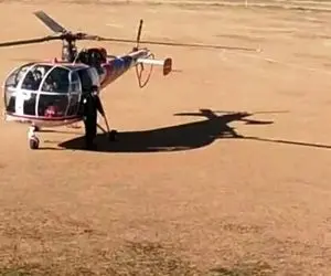 (ویدیو) فرود اضطراری هلی کوپتر اورژانس وسط فوتبال در خوزستان