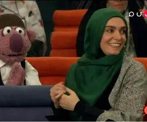 سکانس خندان/شوخی جناب خان با خنده های عجیب الیکا /به خاطر این خنده ها براش کادو گرفته