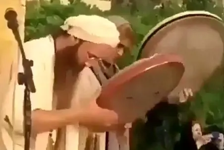 آواز اصیل؛ کی اکباتان انقدر جذاب شده کنسرت داخلی گذاشتن اونم با لباسای خاص