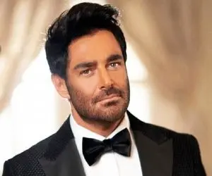 آواز احساسی؛ رضا گلزار زده تو فاز شکست عشقی و برای آیسان رو به دریاچه خوند