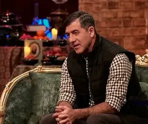 (ویدئو) روایت دستبندی که کریم باقری ۱۵ سال به دست دارد!