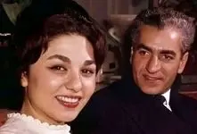 سفر به ایام قدیم؛ فرحناز سرکش درحال حمله به محمدرضا پهلوی