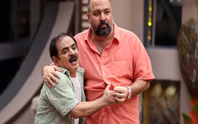 سکانس خندان/همه تا مرز انفجار رفتن و برگشتند/علی اوجی سرشو تو مبل کرده تا نبینه