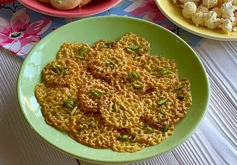 آموزش آشپزی؛ طرز تهیه سوهان توری فوق العاده خوشمزه