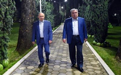 (ویدئو) دیدار پوتین با رئیس جمهور تاجیکستان با این تیپ خبرساز شد