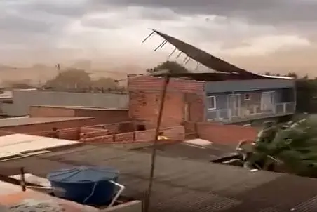 معماری طبیعت؛ باد ارث باباشو طلبکاره سقف خونه رو از جاش کند