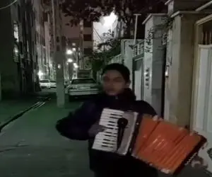 آواز احساسی؛ کودک کار تو خیابون سرد با غم کشنده وقتی از تو دورم خوند اشک خون میریزی