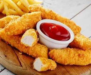 آموزش آشپزی؛ ترفندهای درست کردن ناگت مرغ که نرم و لطیف و خوش طعم بشه