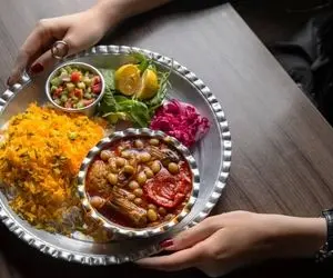 طرز تهیه مسمای مرغ و بادمجان؛ بادمجون اینجوری سرخ کنید