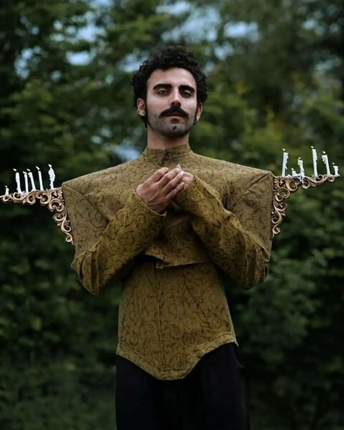 صادقیی