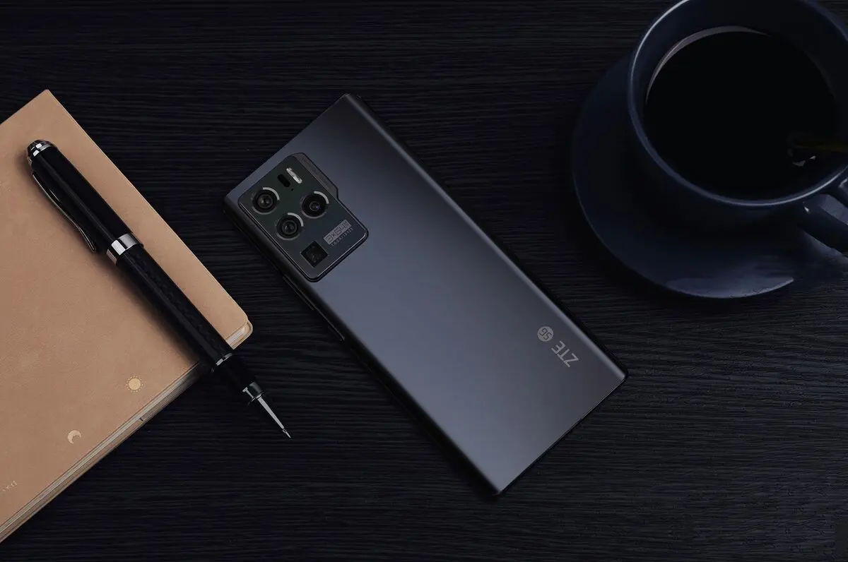 ZTE Axon40
