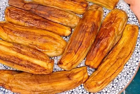 ترفندهای خانه داری؛ سرخ کردن بادمجان بدون جذب روغن هر کیلو فقط با یه قاشق
