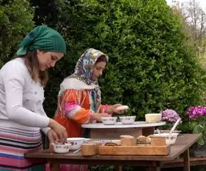 آشپزی در طبیعت؛ روش غیر معمول پخت آبگوشت بره تو کاسه سرامیکی داخل تنور با نون مخصوص