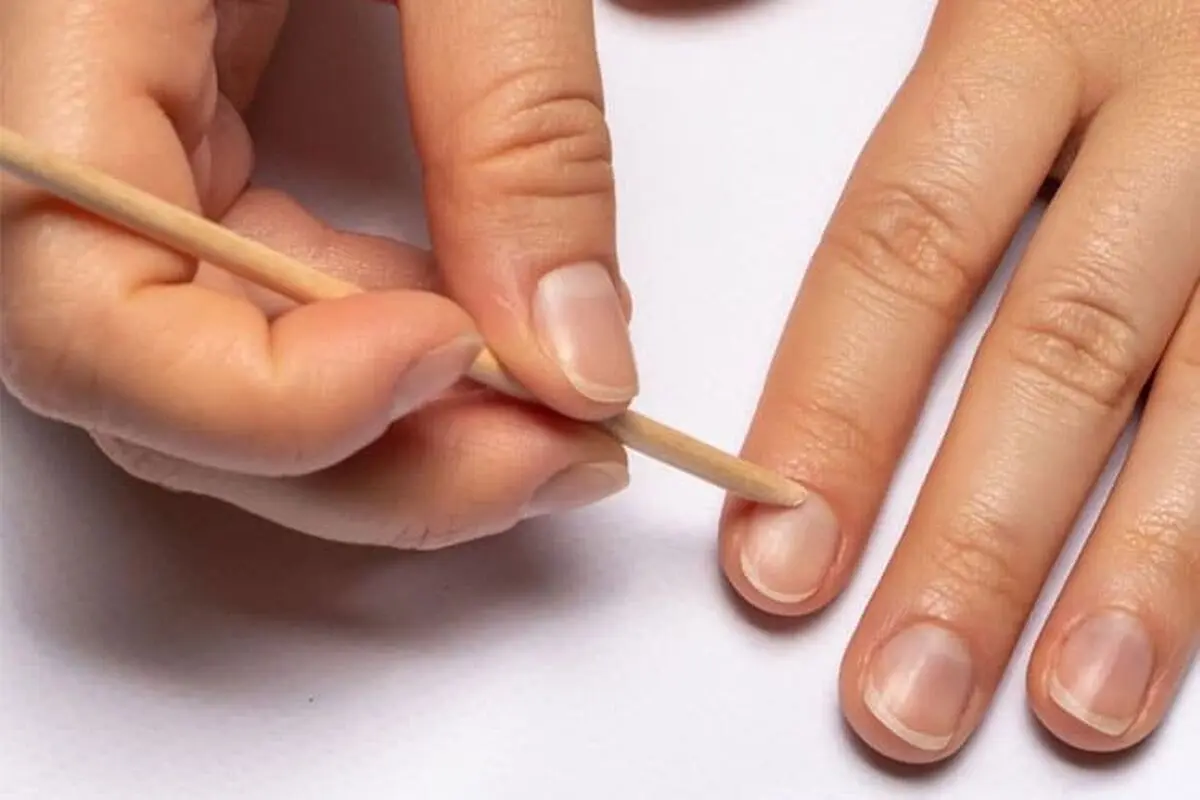 apply-nail-polish-4