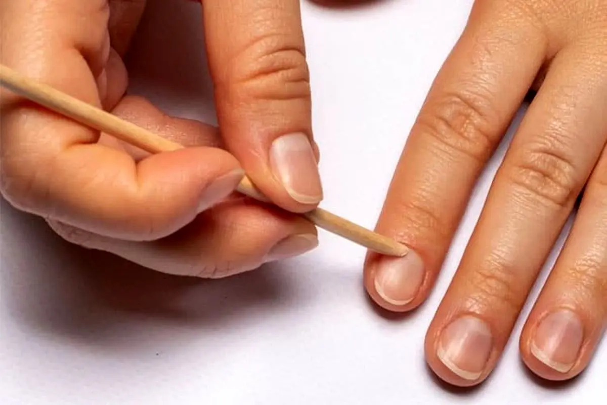 apply-nail-polish-4