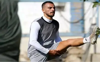 (عکس) استوری کنایه‌آمیز مدافع استقلال پس از نیمکت‌نشینی