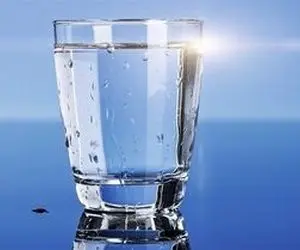 فواید نوشیدن آب ولرم به صورت ناشتا