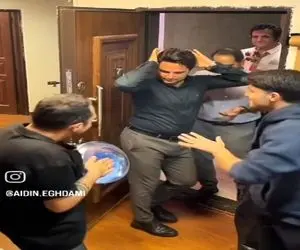 آواز شاد؛ به آقایون گفتن اول صبح که میان تو شرکت کارو با بزن و بکوب شروع کنن گل کاشتن