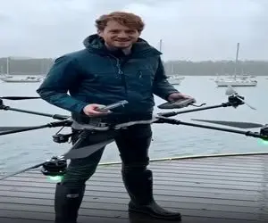 معماری خلاقانه؛ مرد با دستگاهی که ساخت تبدیل به پرنده شد