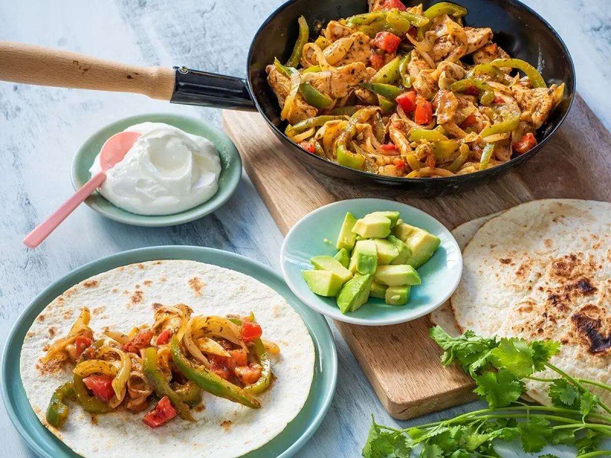60e0e1fa2e1e431aa48816f1039c33ab_1421404_ID57551_AvocadoHaehnchenFajitas02_online