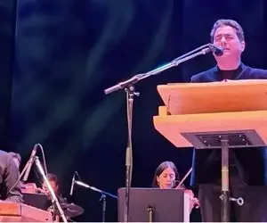 آواز باشکوه همایونی؛ همایون شجریان تو کنسرت برای عاشقان وطن دیار عاشقی خوند