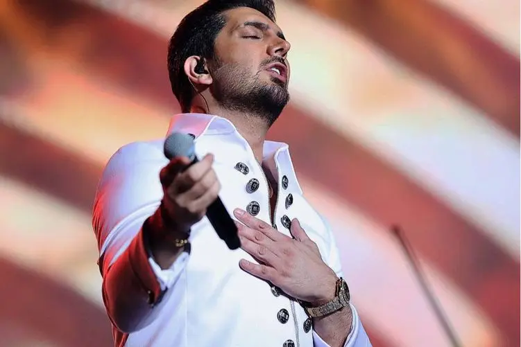 آواز احساسی؛ فرزاد فرزین آهنگی رو خوند که یه سالن باهاش خاطره داره