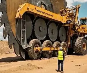 ابزارآلات غول پیکر؛ بیل‌ مکانیکی با بازوی هیدرولیکی ۱۰۰تن خاک تو ۲ثانیه جابه‌جا کرد