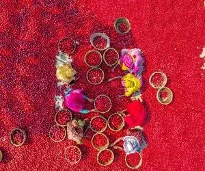 همه جور جشن و سور دیده بودیم دیگه فکرشم نمیکردیم بین سیب زمینی قرمز جشن بگیریم!