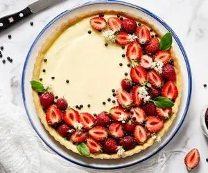 طرز تهیه تارت توت فرنگی با کرم پاتیسیر