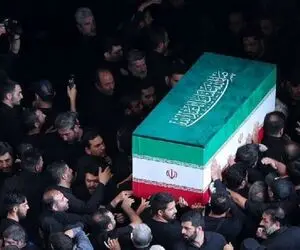 (ویدئو) پیکر رهبر شهید در راه مشهد
