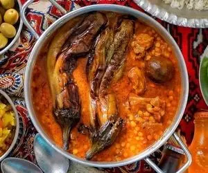طرز تهیه یه خورشت قیمه بادمجان خوشمزه؛ اینجوری تلخی و روغن اضافه بادمجون بگیرید