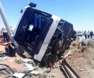 واژگونی مرگبار اتوبوس در فارس؛ چند نفر کشته و مصدوم شدند؟