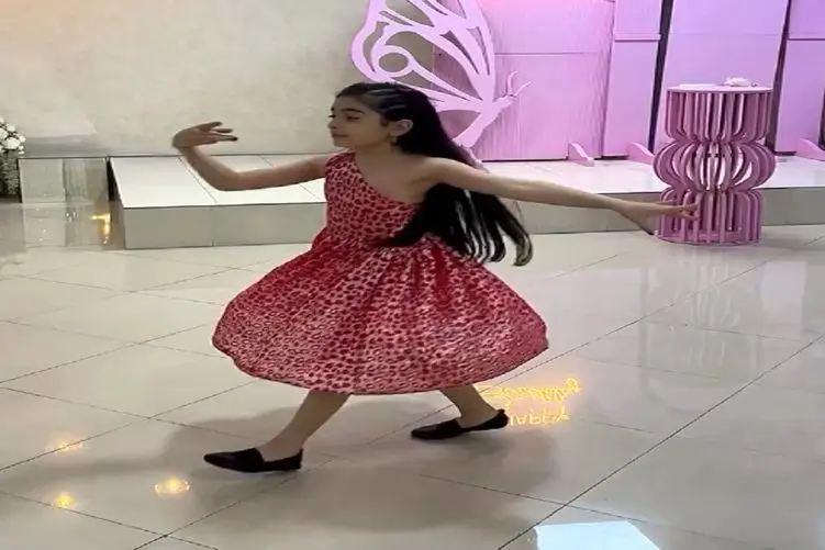 آواز محلی؛ رقص آذری دختربچه سرتاسر شکوه و اصالته آدم رو مات و مبهوت میکنه