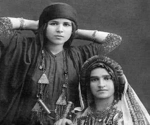 سوار ماشین زمان بشوید، پوشش زنان ارامنه از زبان ناصرالدین شاه قاجار و پزش دربارش