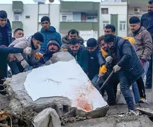 (ویدئو) این مرد ۲۹۶ ساعت زیر آوار زلزله بود!