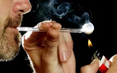 آگاه شو؛ شیشه با مغز شما چه می‌کند؟ اثرات مصرف شیشه بر مغز به زبان ساده