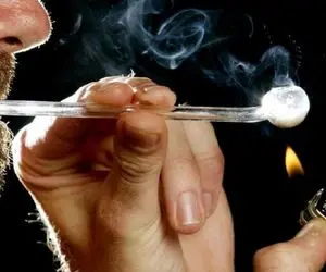 آگاه شو؛ شیشه با مغز شما چه می‌کند؟ اثرات مصرف شیشه بر مغز به زبان ساده