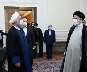 استقرار رئیسی در دفتر ریاست جمهوری پس از تنفیذ + عکس