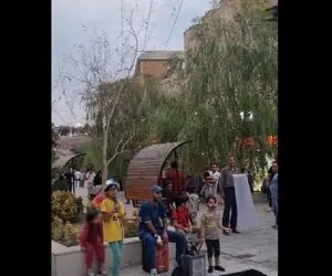 آواز خیابانی؛ بچه مچه ها چه دلپذیر آهنگ دونه دونه محسن ابراهیم زاده رو میخونن باریکلا