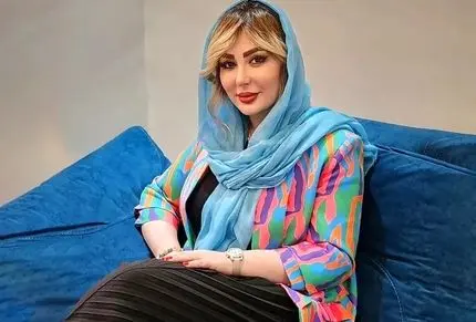 نگاهی به دیزاین کلاسیک منزل نیوشا ضیغمی؛  از پرده پانچ تا مکرومه و لوستر حبابی مدرن