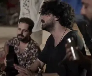 آواز بندری؛ عرفان طهماسبی چه عاشقانه ای وای از عشق فریاد از عشق رو بندری می خونه