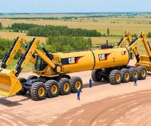 ابزارآلات غول پیکر؛ اپراتور بیل مکانیکی رو گربه‌سگ کرد برا سرعت صاف کردن زمین