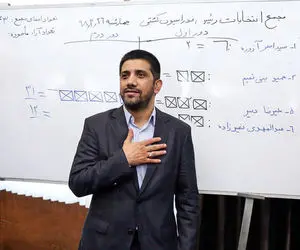 دبیر با «گرین‌کارت» شعار مرگ بر آمریکا می‌دهد!