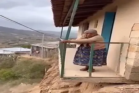 معماری طبیعت؛ پیرزن یه نیمچه تکون میخورد الان زنده بود