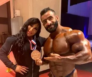 (عکس) تصویری جذاب از هادی چوپان کنار همسر و فرزندانش