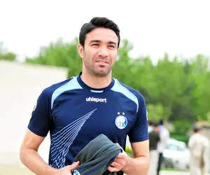 محل عجیبی که نکونام قراردادش را با استقلال امضا کرد